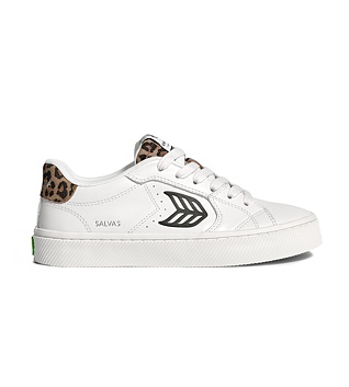 Dámské volnočasové boty Cariuma SALVAS White Leather Black Logo Leopard Print Sneaker