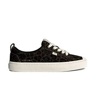 Dámské volnočasové boty Cariuma OCA Low Black Jaguar Print Suede Sneaker