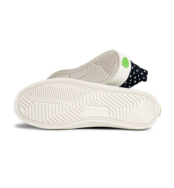 Dámské volnočasové boty Cariuma OCA Low Black Canvas White Polka Dots Sneaker