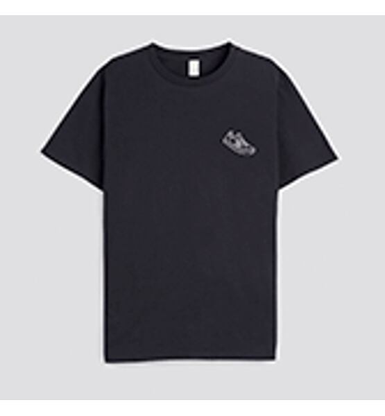 Cariuma T-Shirt Black Care for your People