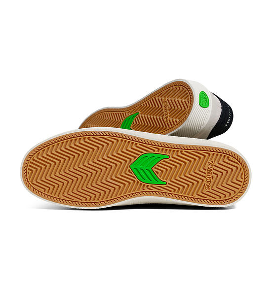 Pánské volnočasové boty Cariuma LUAN PRO Smoke White Suede Black Logo Sneaker