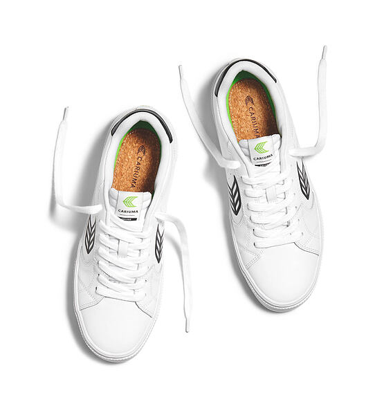 Dámské volnočasové boty Cariuma SALVAS White Leather Black Logo Sneaker