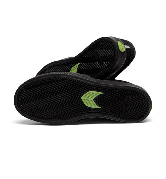 Dámské volnočasové boty Cariuma NAIOCA Stripe Suede and Canvas Black Magnet logo