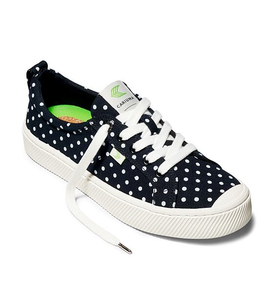 Dámské volnočasové boty Cariuma OCA Low Black Canvas White Polka Dots Sneaker