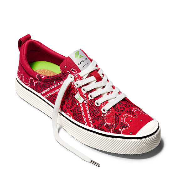 Dámské volnočasové boty Cariuma OCA Low Red Bandana Canvas Sneaker