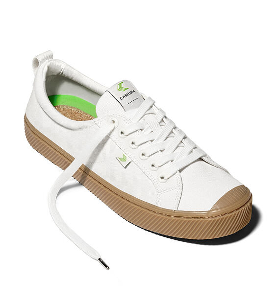 Pánské volnočasové boty Cariuma OCA Low Gum Off-White Canvas Sneaker